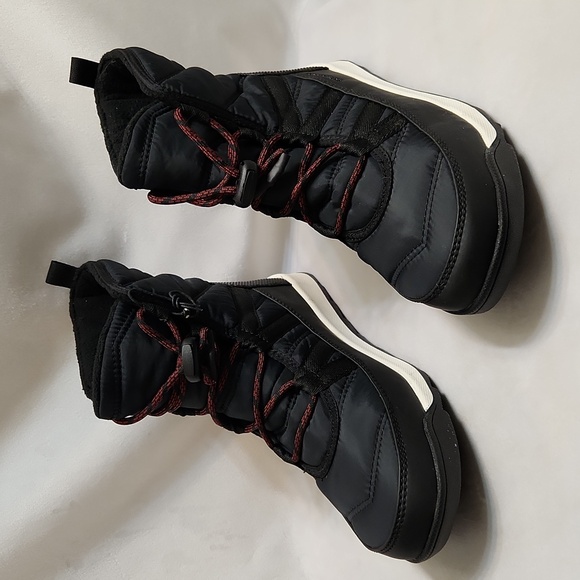 Sorel Whitney II Waterproof Winter Boots (Youth Size 5) - Picture 4 of 13